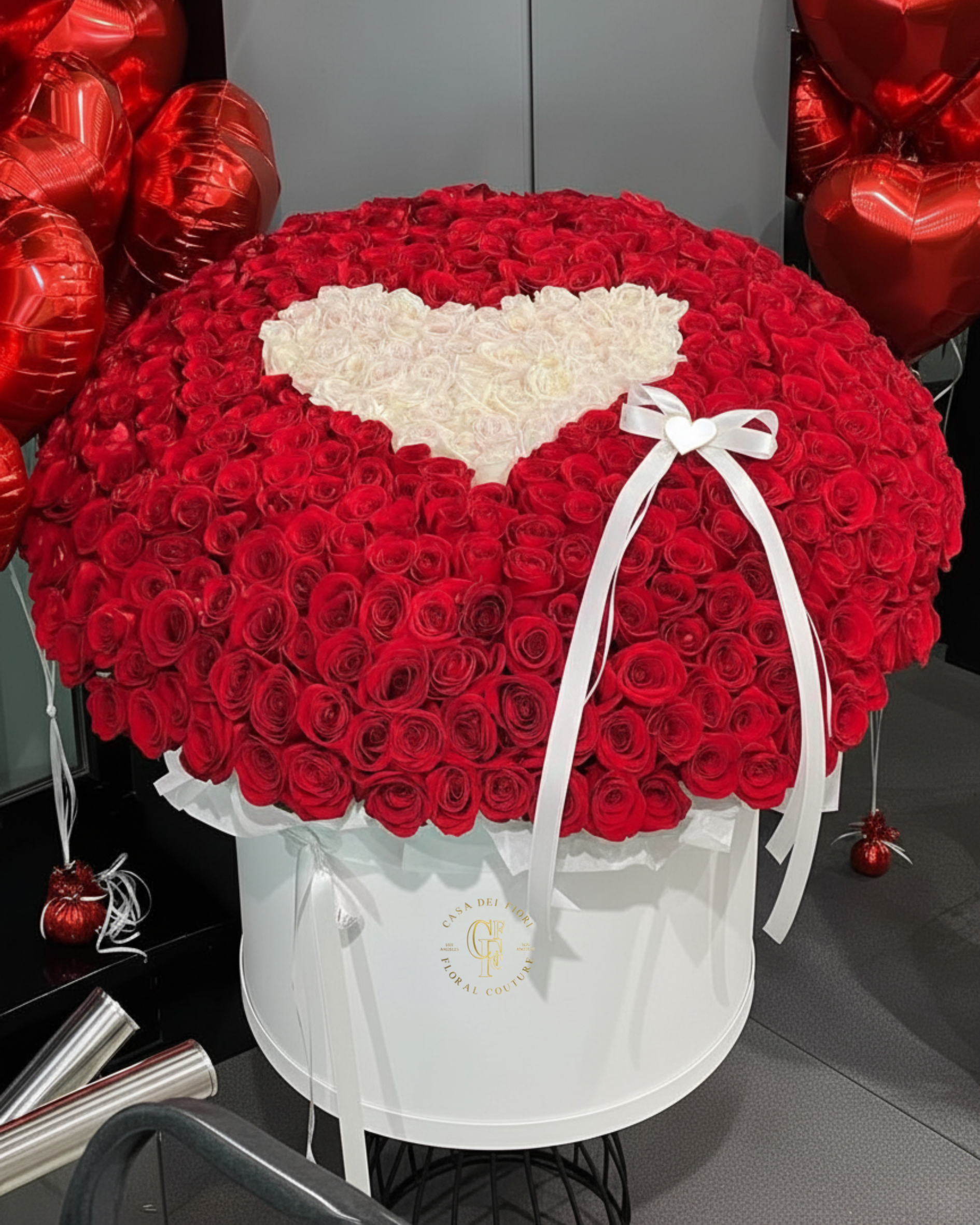 XXL BOX OF ROSES IN THE SHAPE OF HEART