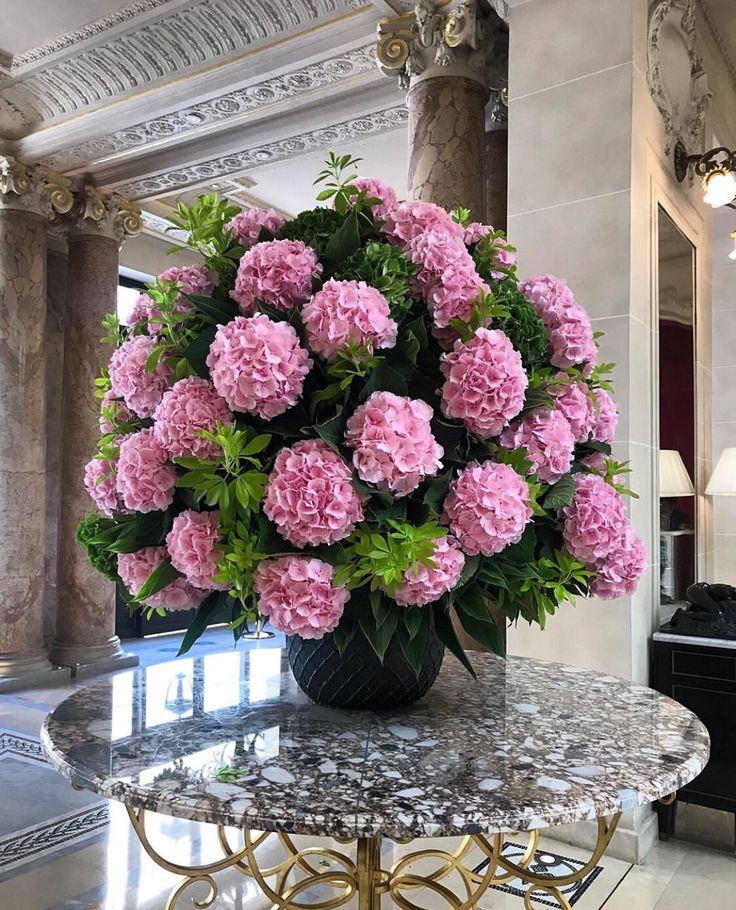 Hotel floral design partner in Los Angeles creating refined floral arrangements for luxury hotels, guest experiences, and hospitality spaces.