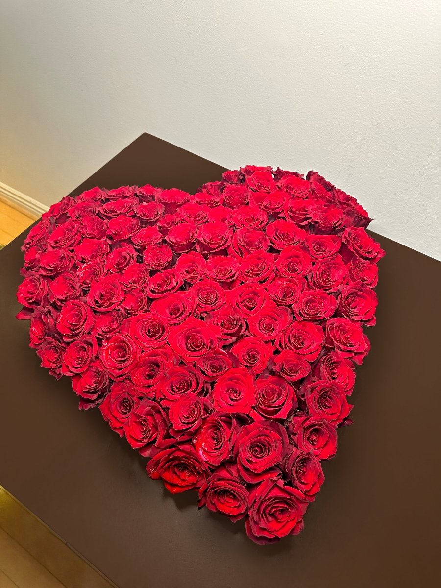 ROSES IN THE SHAPE OF HEART - Casa Dei Fiori