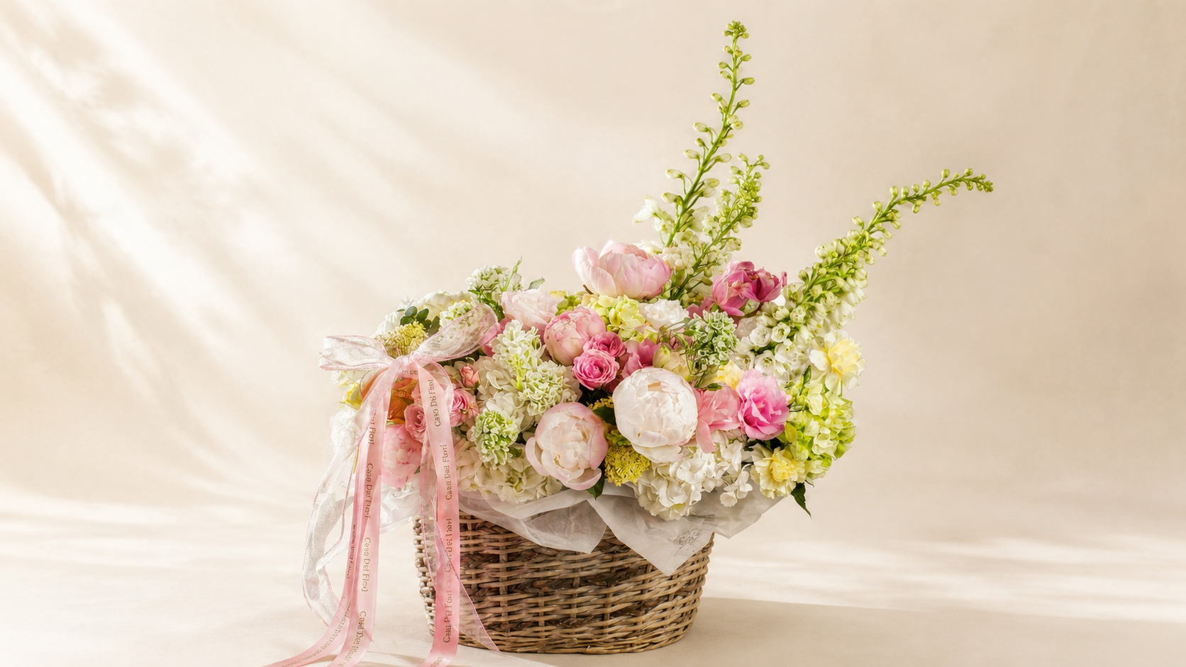 Casa Dei Fiori florist arranging a meaning-led bouquet at the Beverly Hills boutique