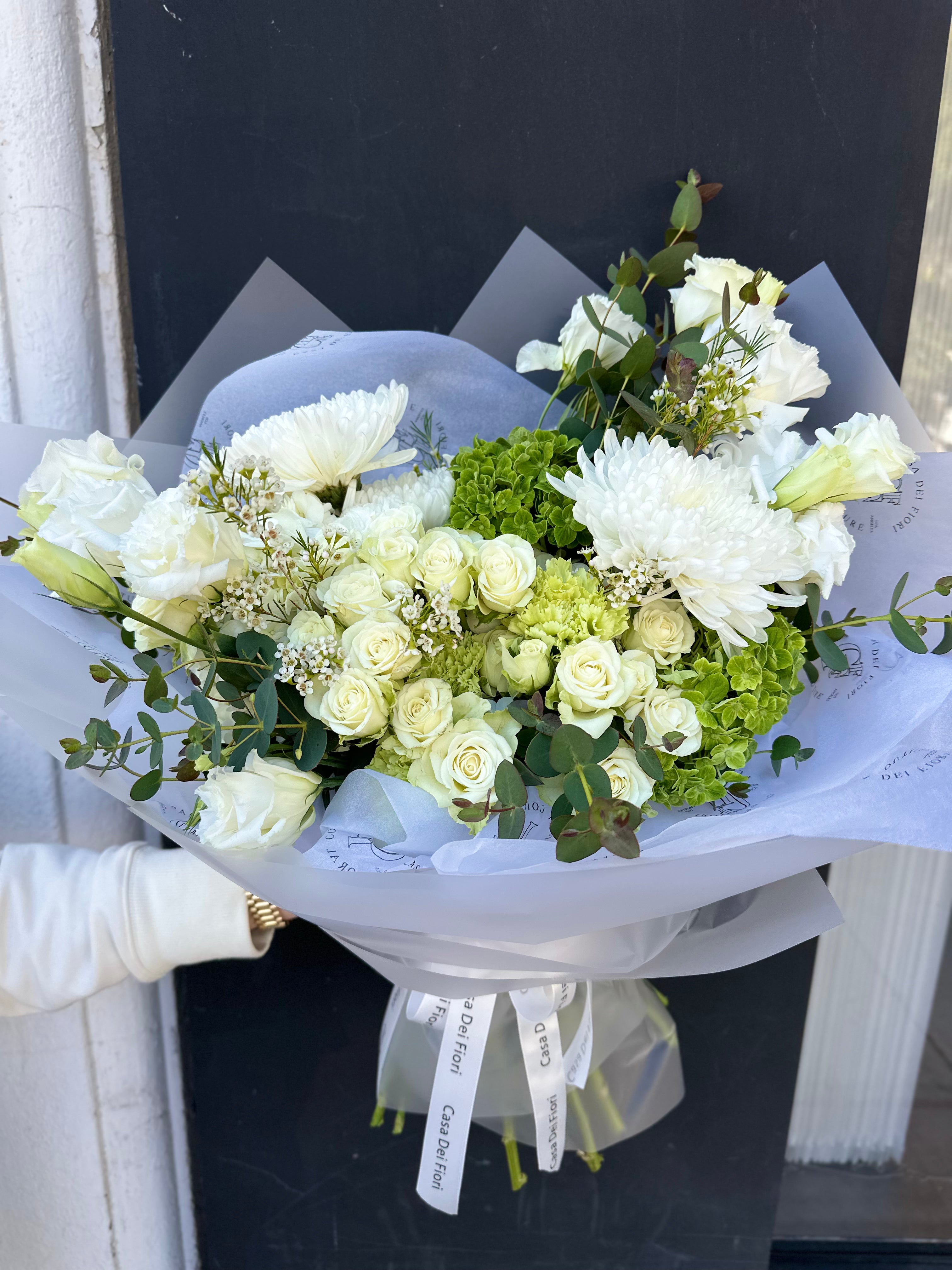 flower arrangement with hydrangeas and roses