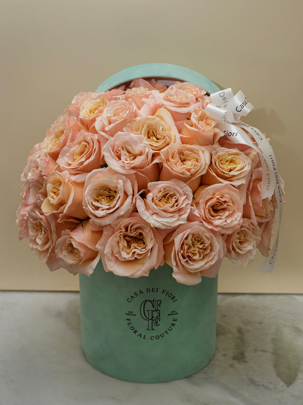 CHAMPAGNE ROSES IN A HAT BOX