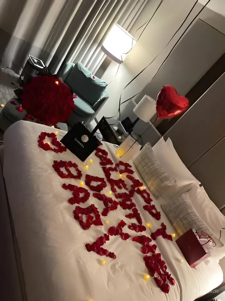 Romantic surprise decoration