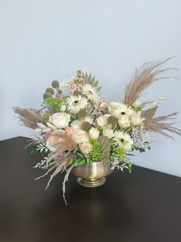 flower arrangement with white roses