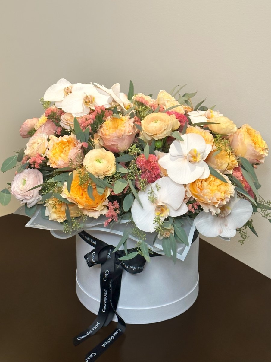 orange and light pink rose bouquet